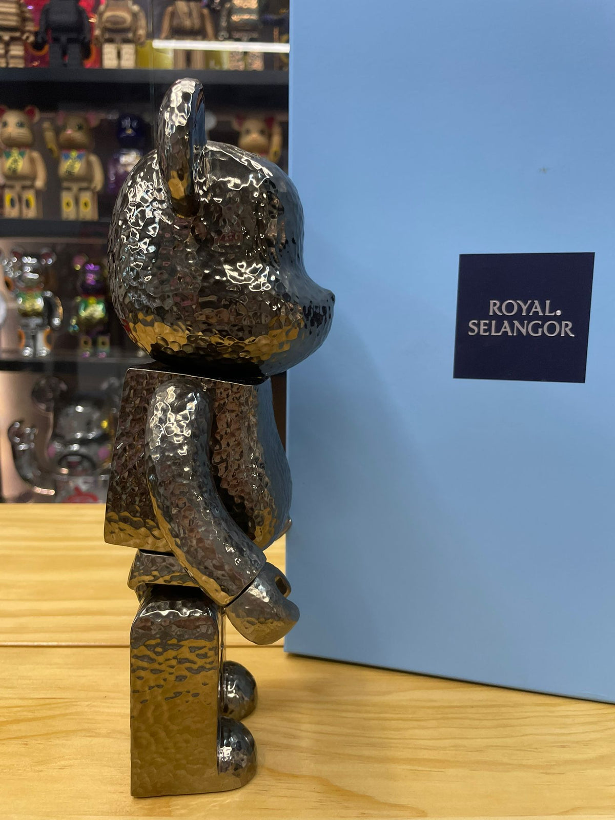400%  Be@rbrick Royal Selangor Carbonado Diamond Color Ver.